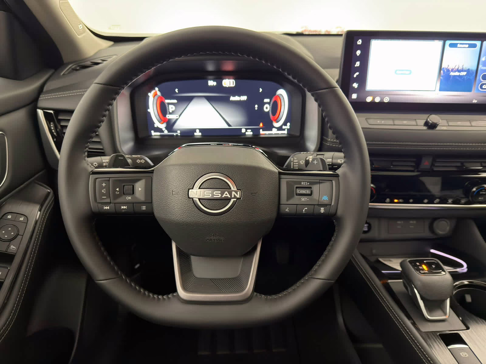 2026 Everest White Pearl/Super Black Nissan Rogue Platinum AWD SUV