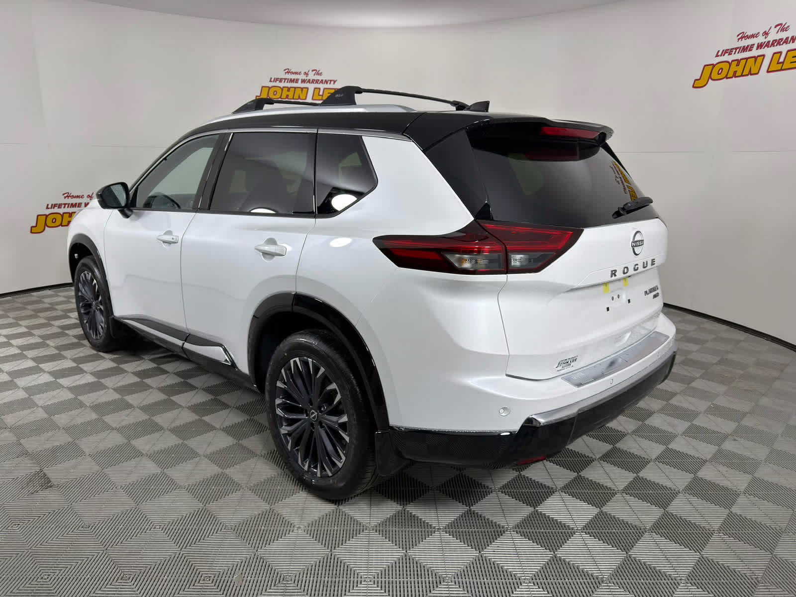 2026 Everest White Pearl/Super Black Nissan Rogue Platinum AWD SUV