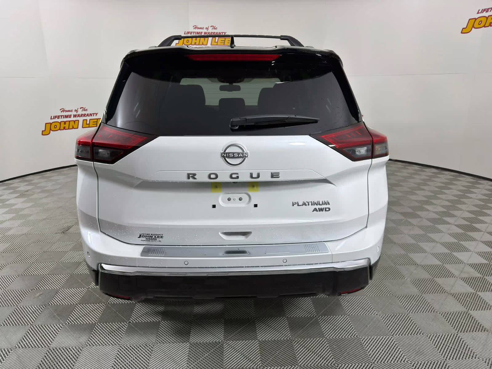2026 Everest White Pearl/Super Black Nissan Rogue Platinum AWD SUV