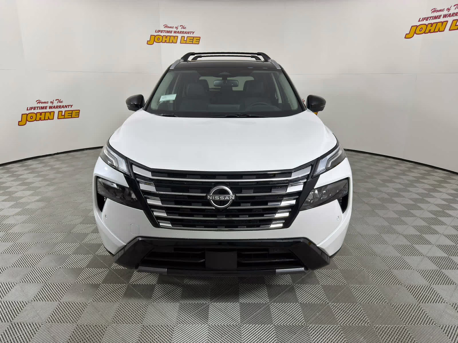 2026 Everest White Pearl/Super Black Nissan Rogue Platinum AWD SUV