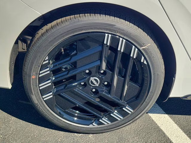 2026 White / Black Nissan Sentra SR FWD Sedan