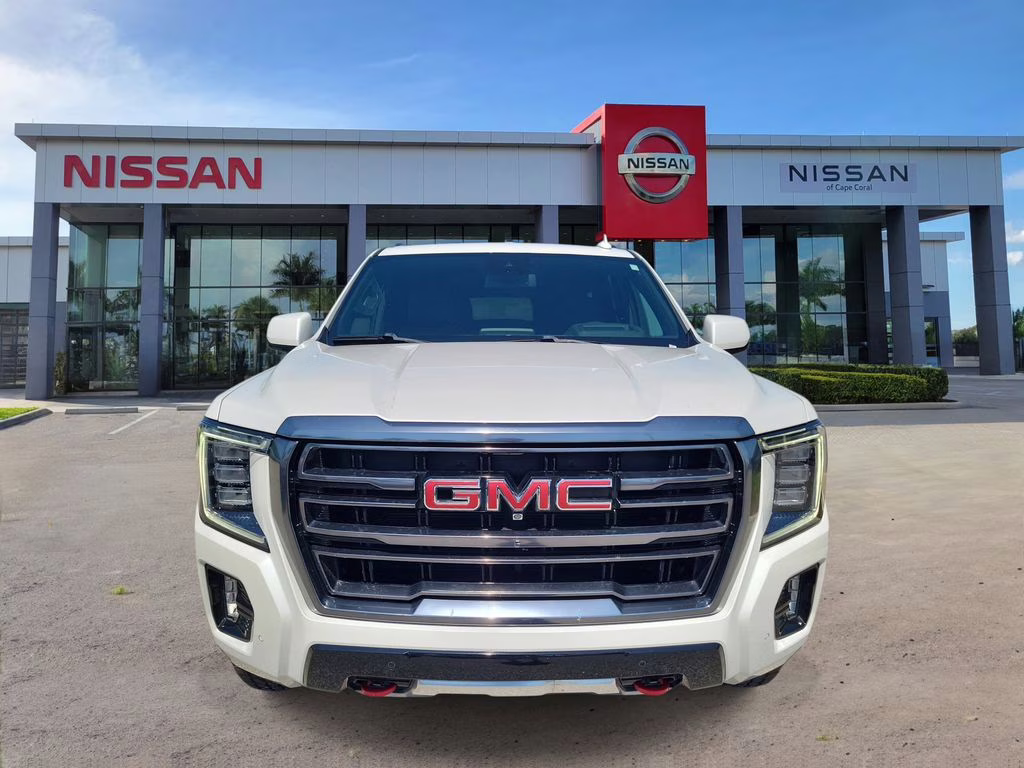 2023 White Frost Tricoat GMC Yukon AT4 4X4 SUV