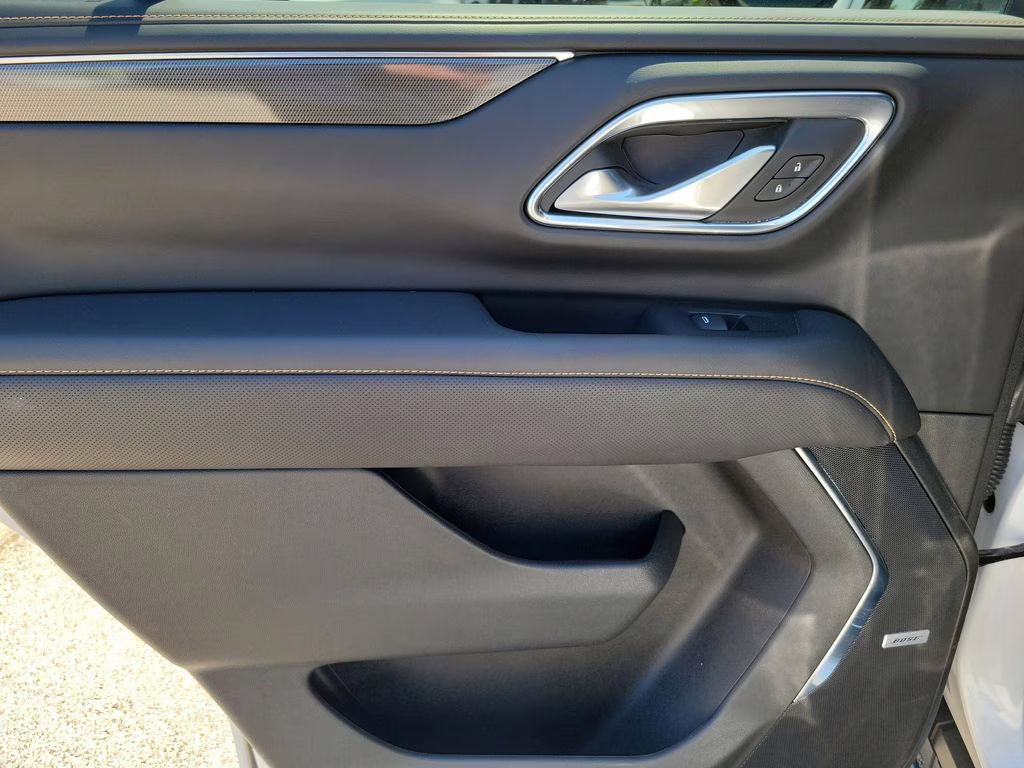 2023 White Frost Tricoat GMC Yukon AT4 4X4 SUV