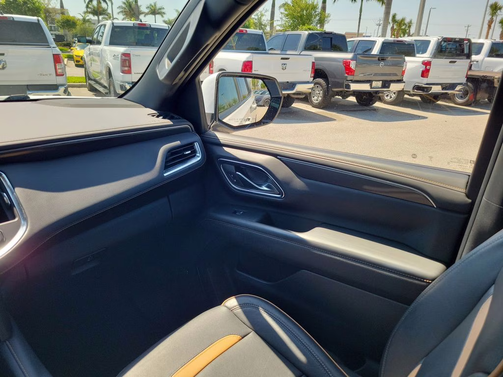 2023 White Frost Tricoat GMC Yukon AT4 4X4 SUV