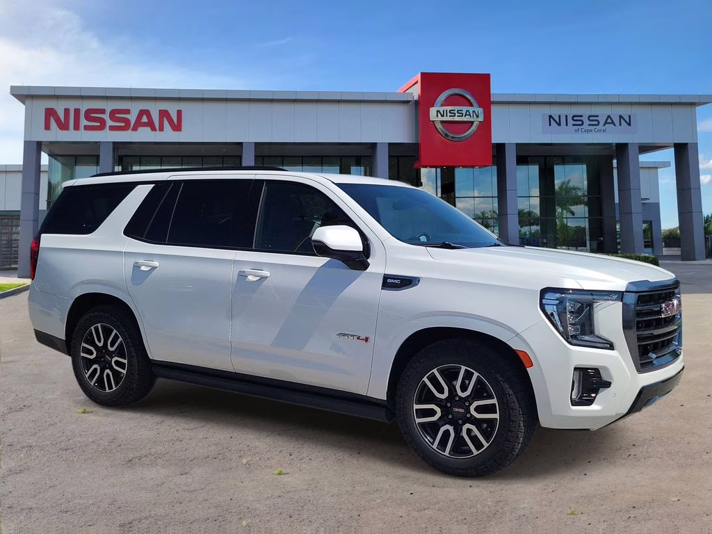 2023 White Frost Tricoat GMC Yukon AT4 4X4 SUV