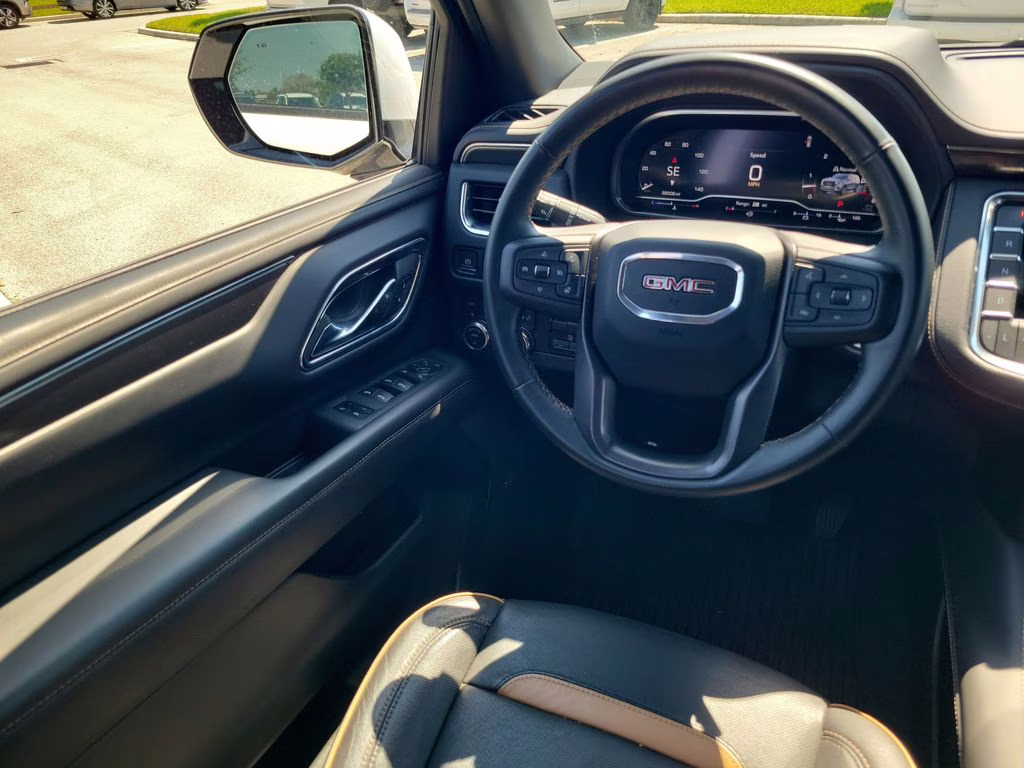 2023 White Frost Tricoat GMC Yukon AT4 4X4 SUV