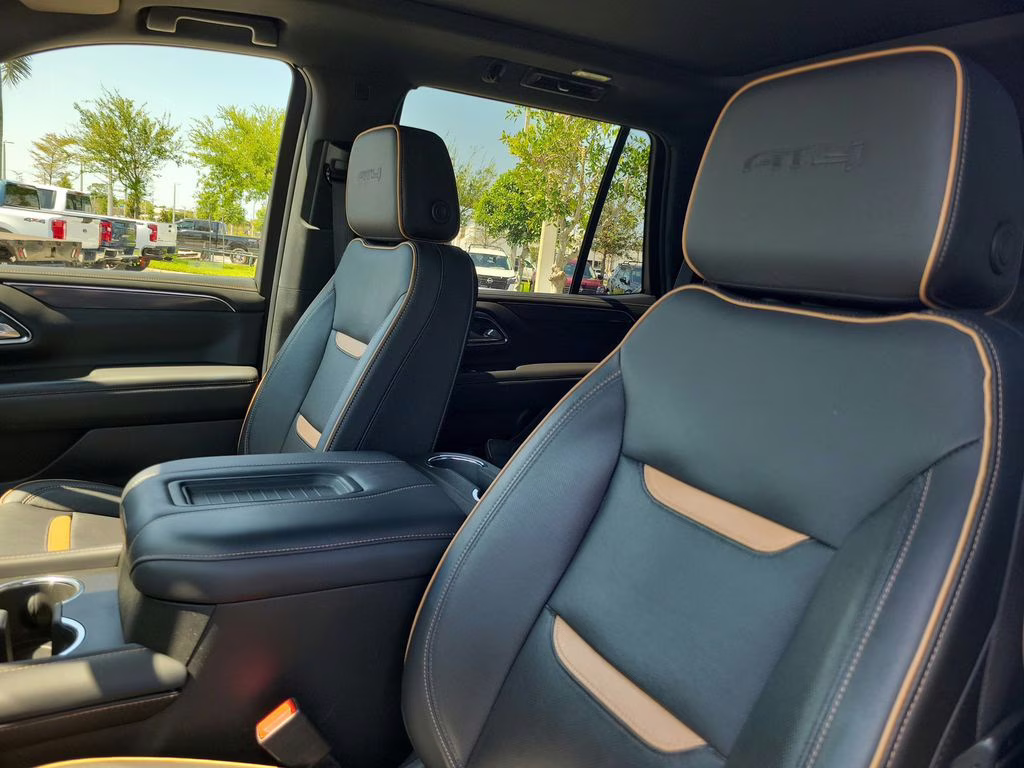 2023 White Frost Tricoat GMC Yukon AT4 4X4 SUV