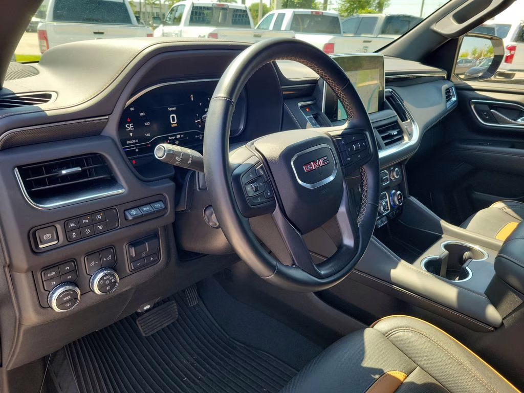 2023 White Frost Tricoat GMC Yukon AT4 4X4 SUV