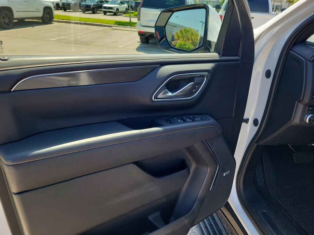 2023 White Frost Tricoat GMC Yukon AT4 4X4 SUV