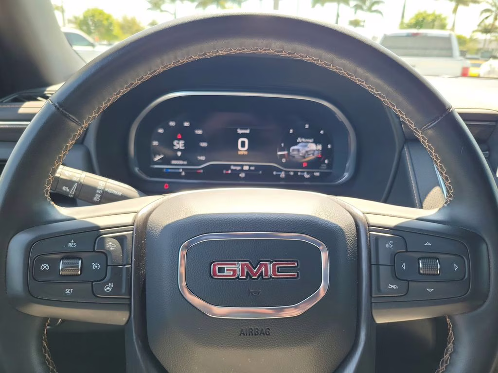2023 White Frost Tricoat GMC Yukon AT4 4X4 SUV