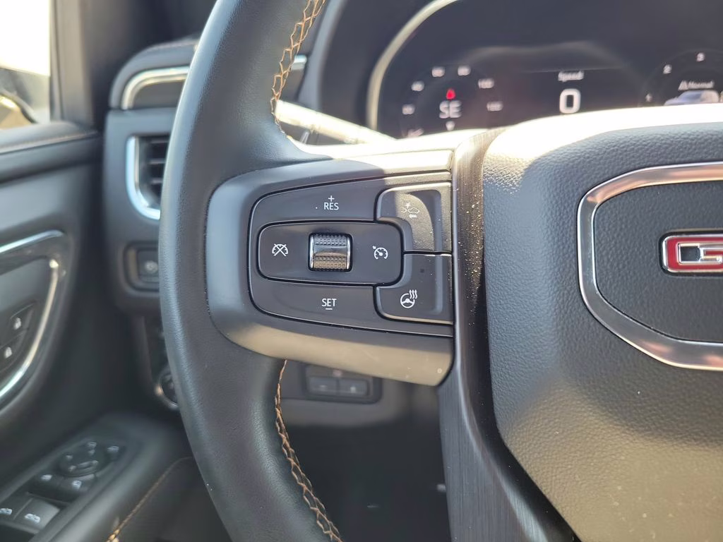 2023 White Frost Tricoat GMC Yukon AT4 4X4 SUV