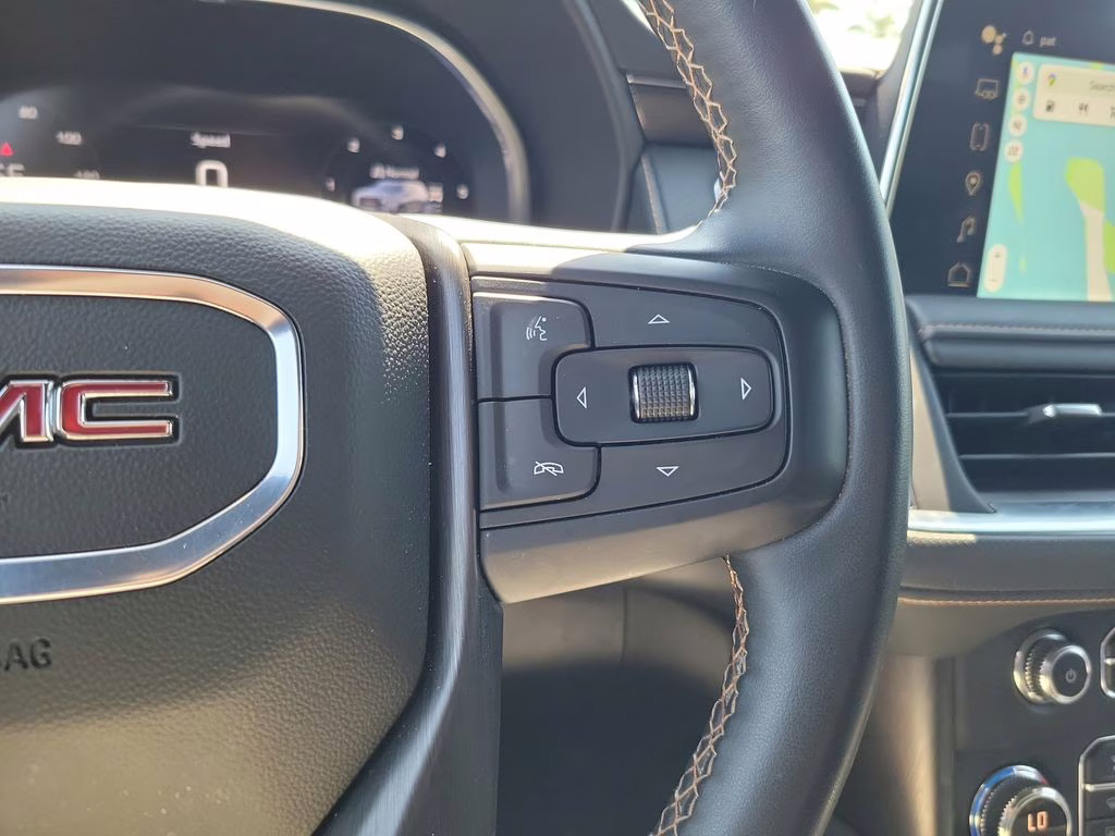 2023 White Frost Tricoat GMC Yukon AT4 4X4 SUV