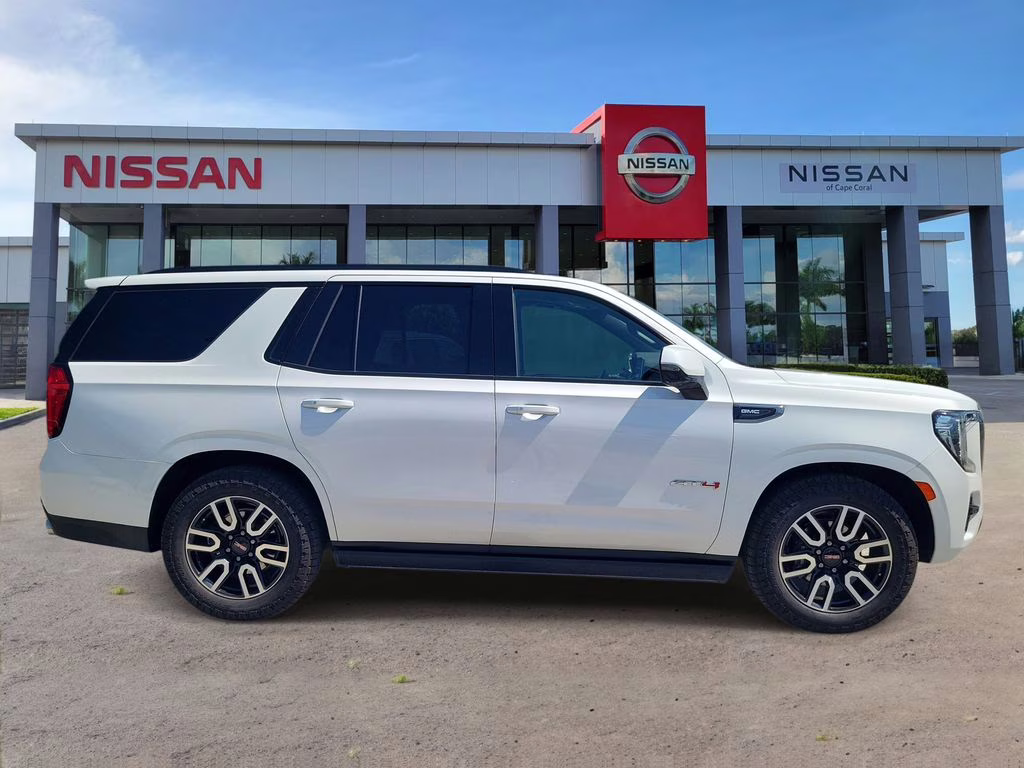 2023 White Frost Tricoat GMC Yukon AT4 4X4 SUV