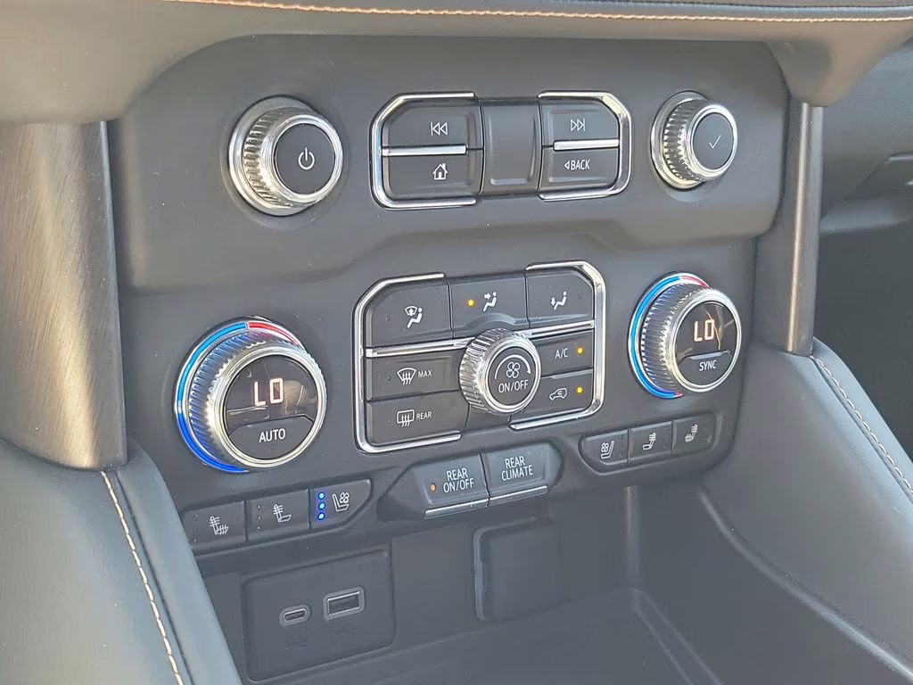 2023 White Frost Tricoat GMC Yukon AT4 4X4 SUV