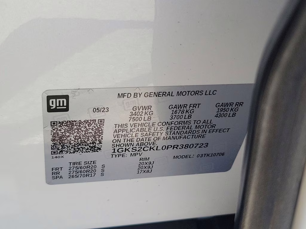 2023 White Frost Tricoat GMC Yukon AT4 4X4 SUV