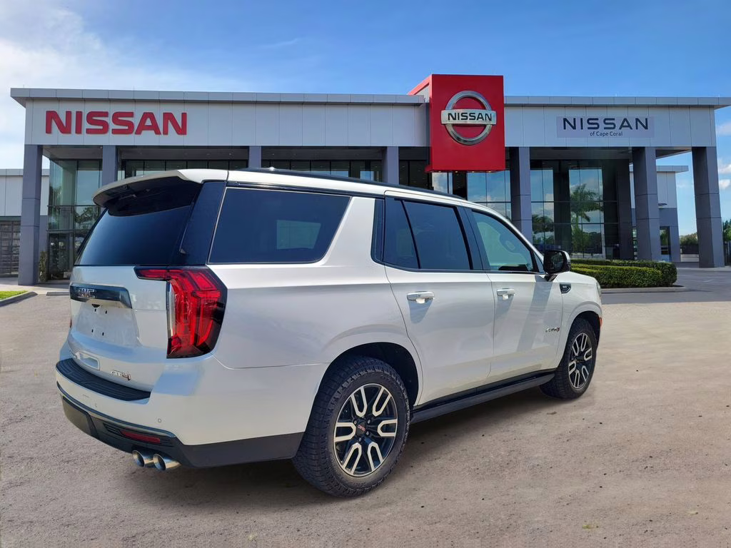 2023 White Frost Tricoat GMC Yukon AT4 4X4 SUV