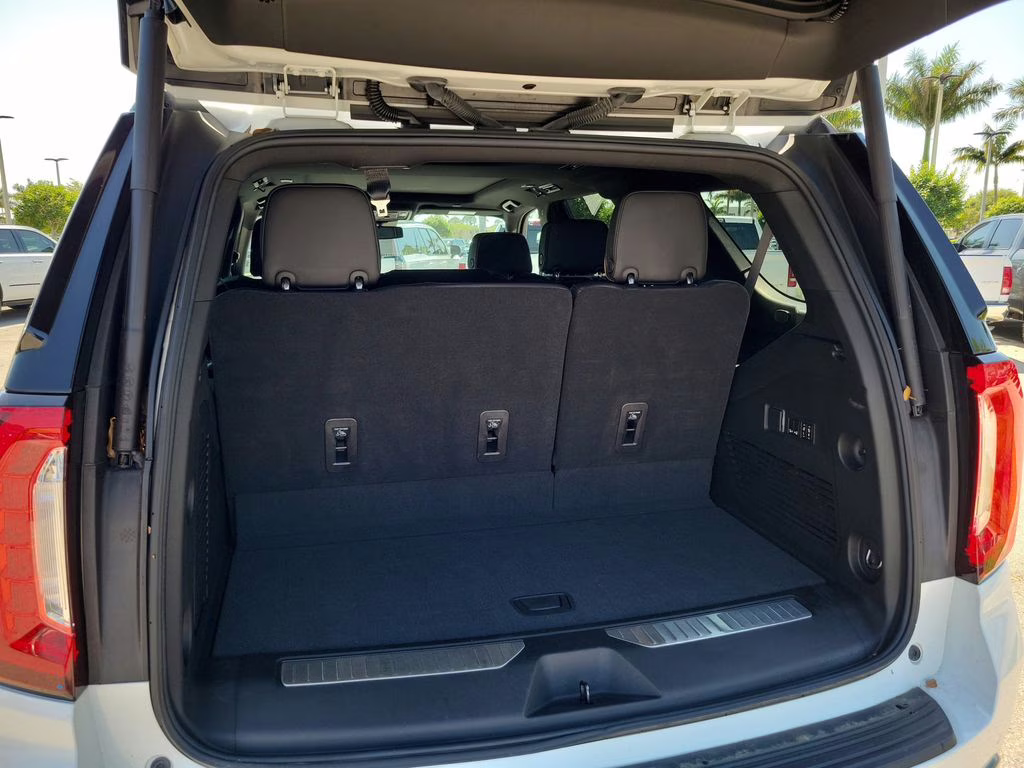 2023 White Frost GMC Yukon AT4 4X4 SUV