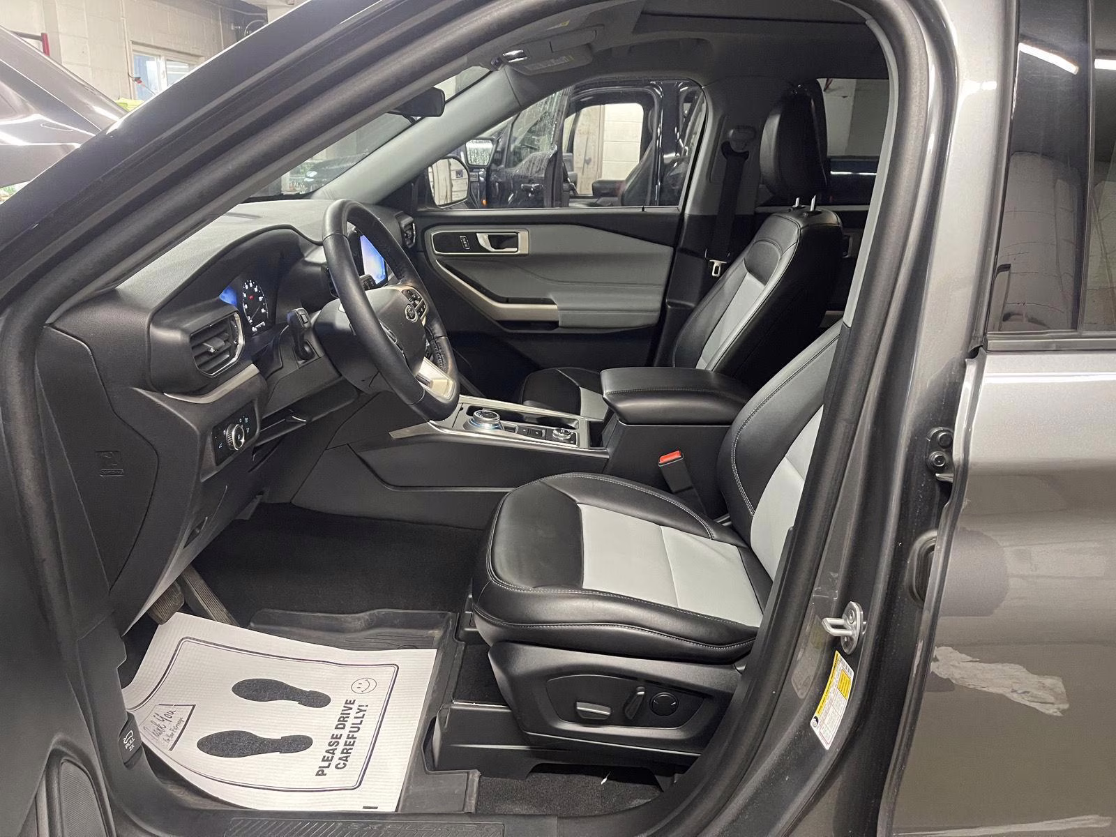 2023 Carbonized Gray Metallic Ford Explorer XLT 4X4 SUV