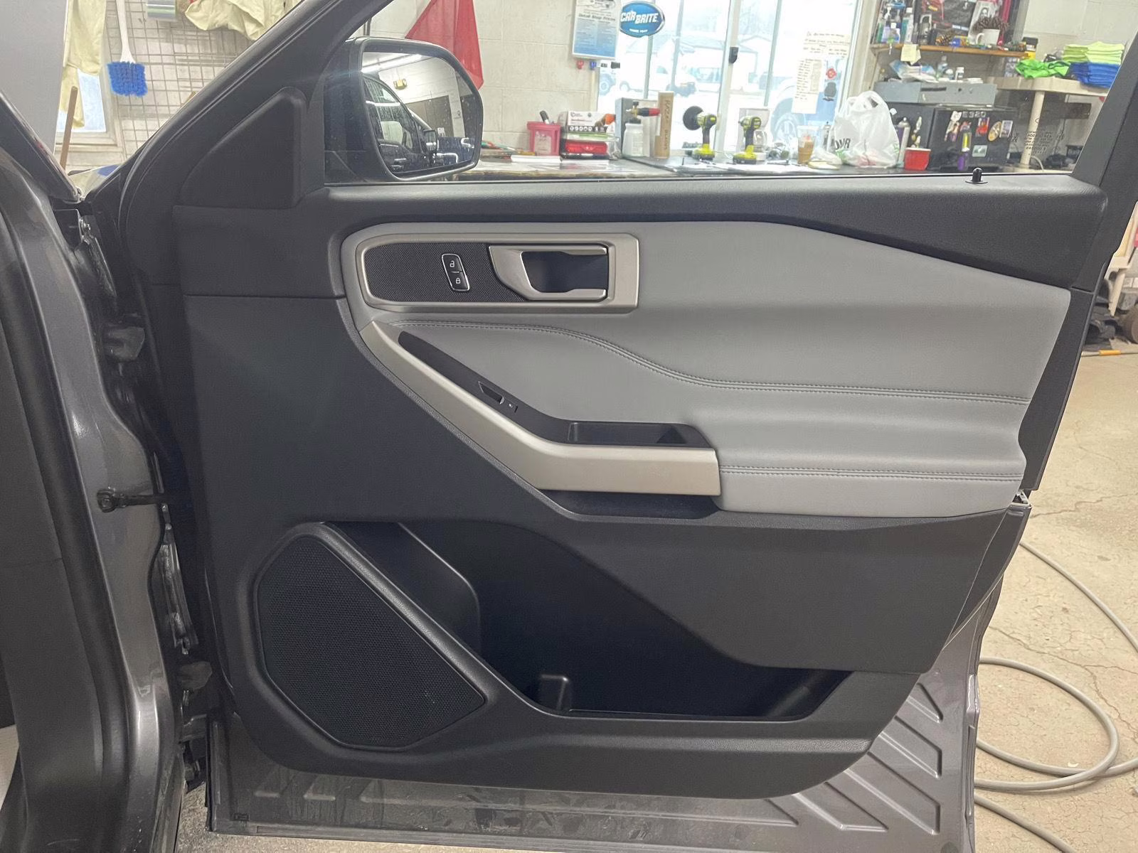 2023 Carbonized Gray Metallic Ford Explorer XLT 4X4 SUV