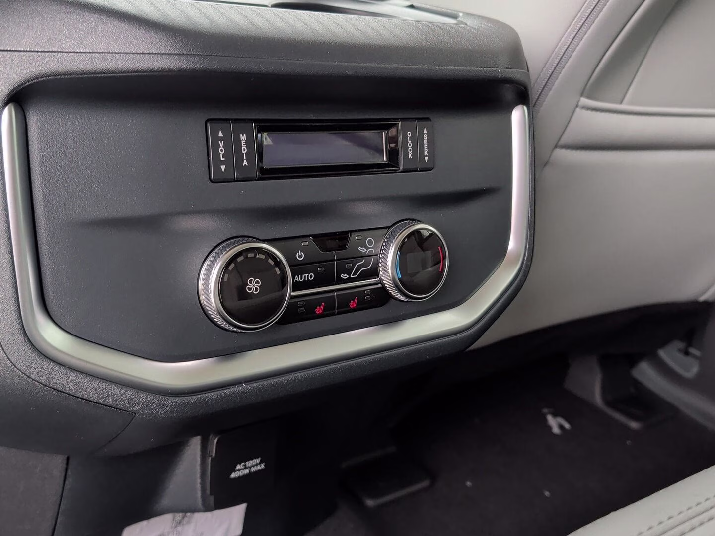 2026 Glacier Gray Metallic Tri-Coat Ford Expedition Max Platinum 4X4 SUV