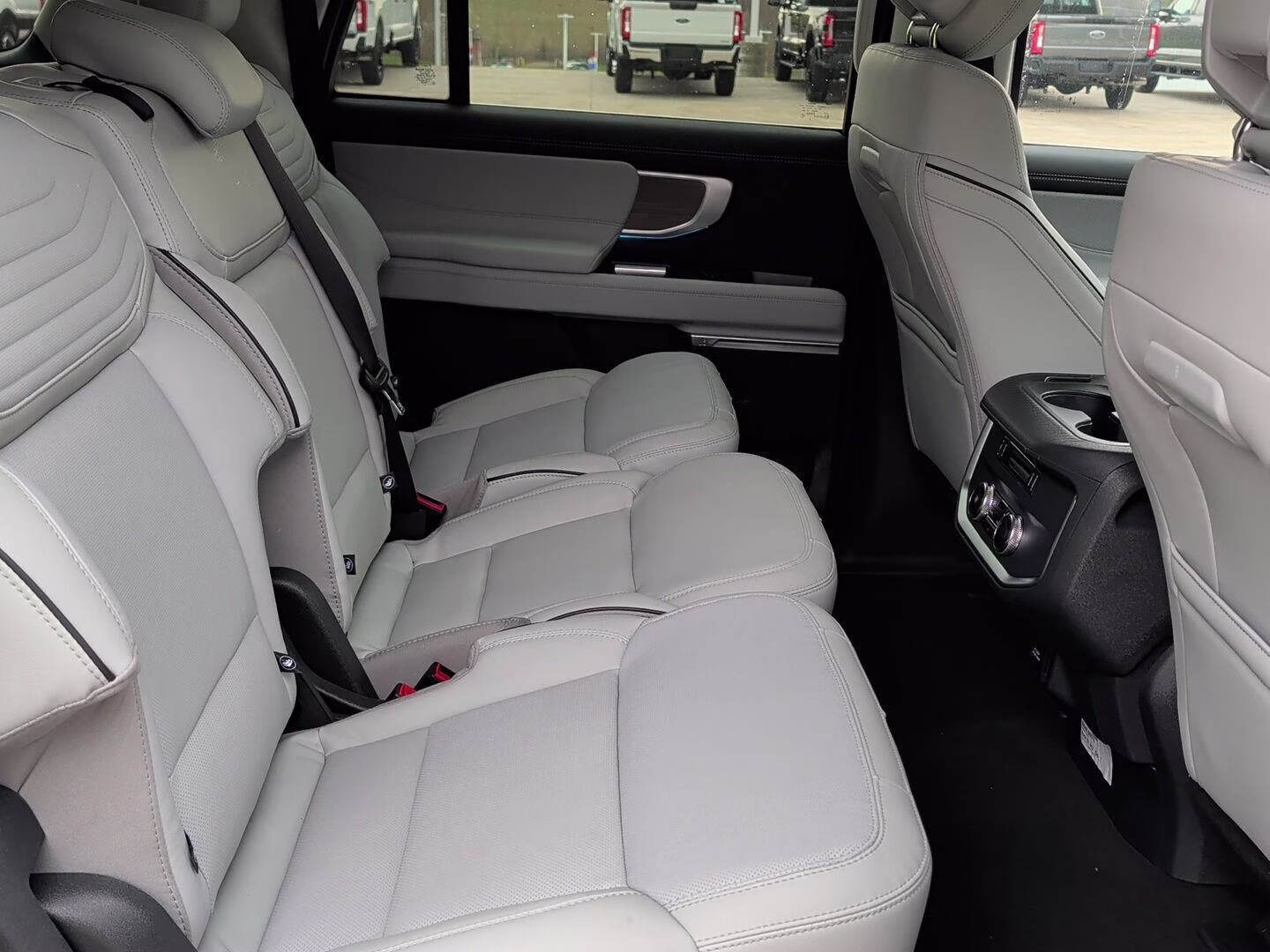 2026 Glacier Gray Metallic Tri-Coat Ford Expedition Max Platinum 4X4 SUV