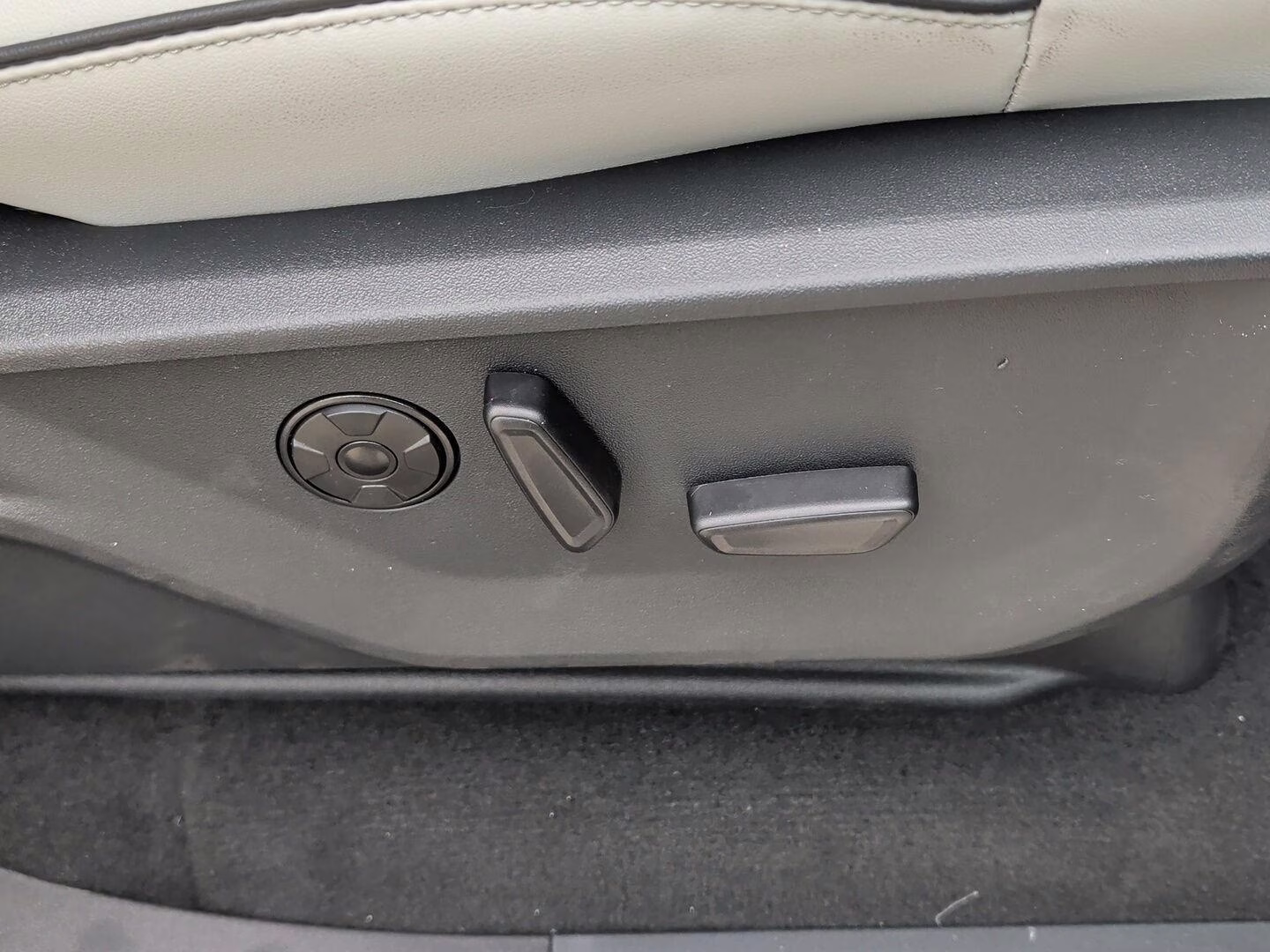 2026 Glacier Gray Metallic Tri-Coat Ford Expedition Max Platinum 4X4 SUV