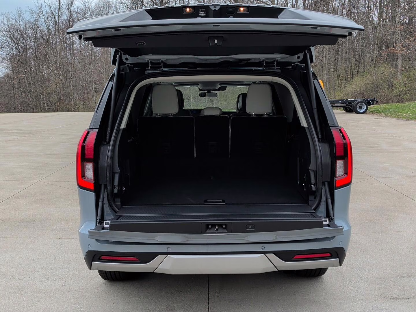 2026 Glacier Gray Metallic Tri-Coat Ford Expedition Max Platinum 4X4 SUV