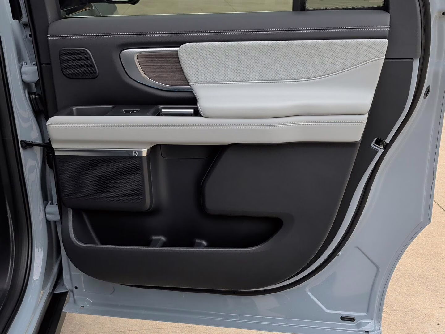 2026 Glacier Gray Metallic Tri-Coat Ford Expedition Max Platinum 4X4 SUV