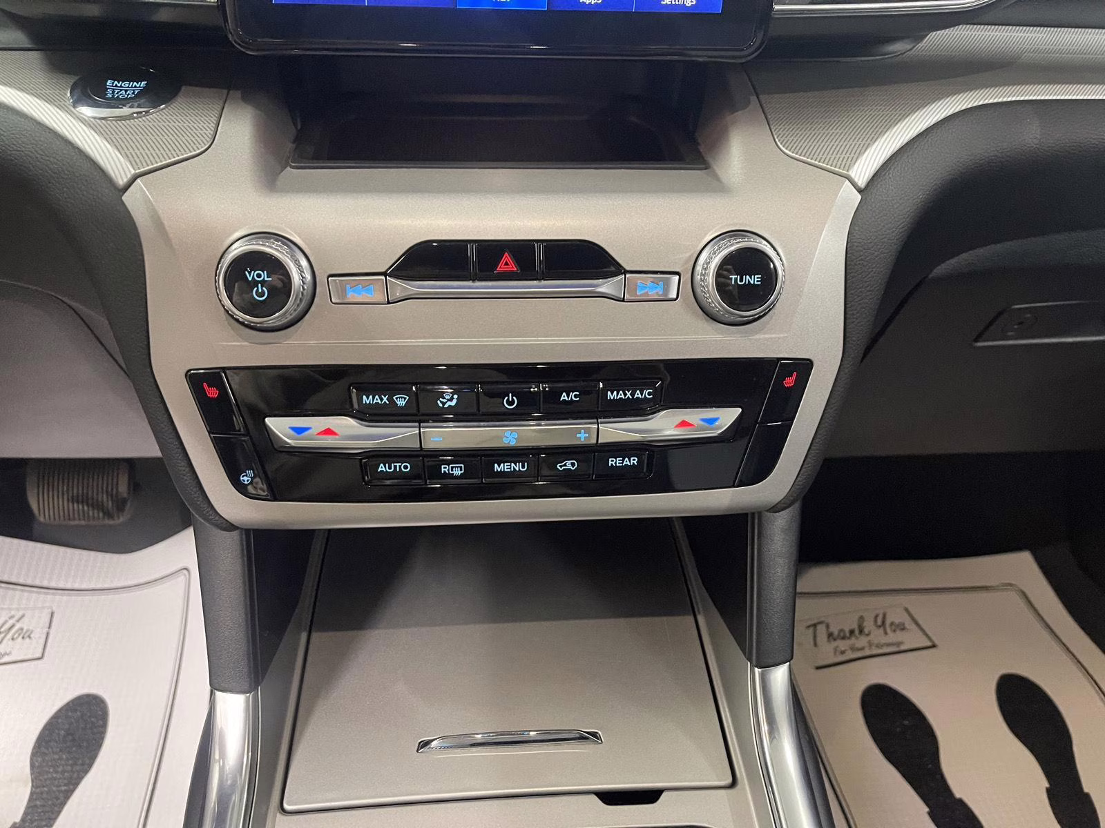 2023 Carbonized Gray Metallic Ford Explorer XLT 4X4 SUV