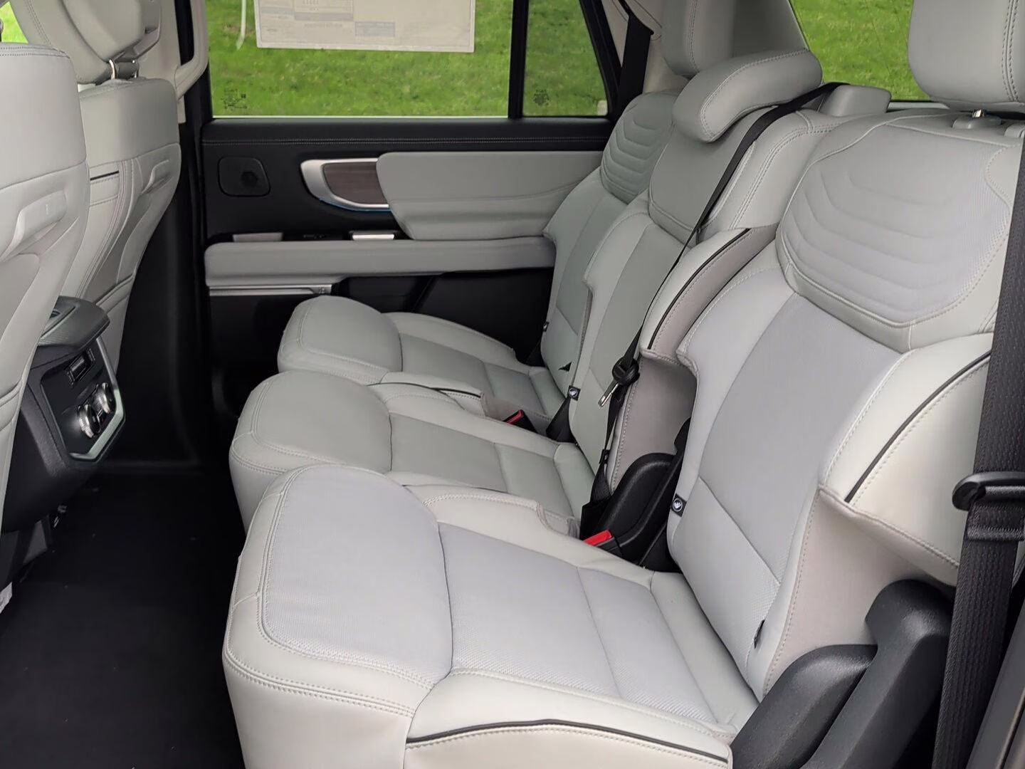 2026 Glacier Gray Metallic Tri-Coat Ford Expedition Max Platinum 4X4 SUV