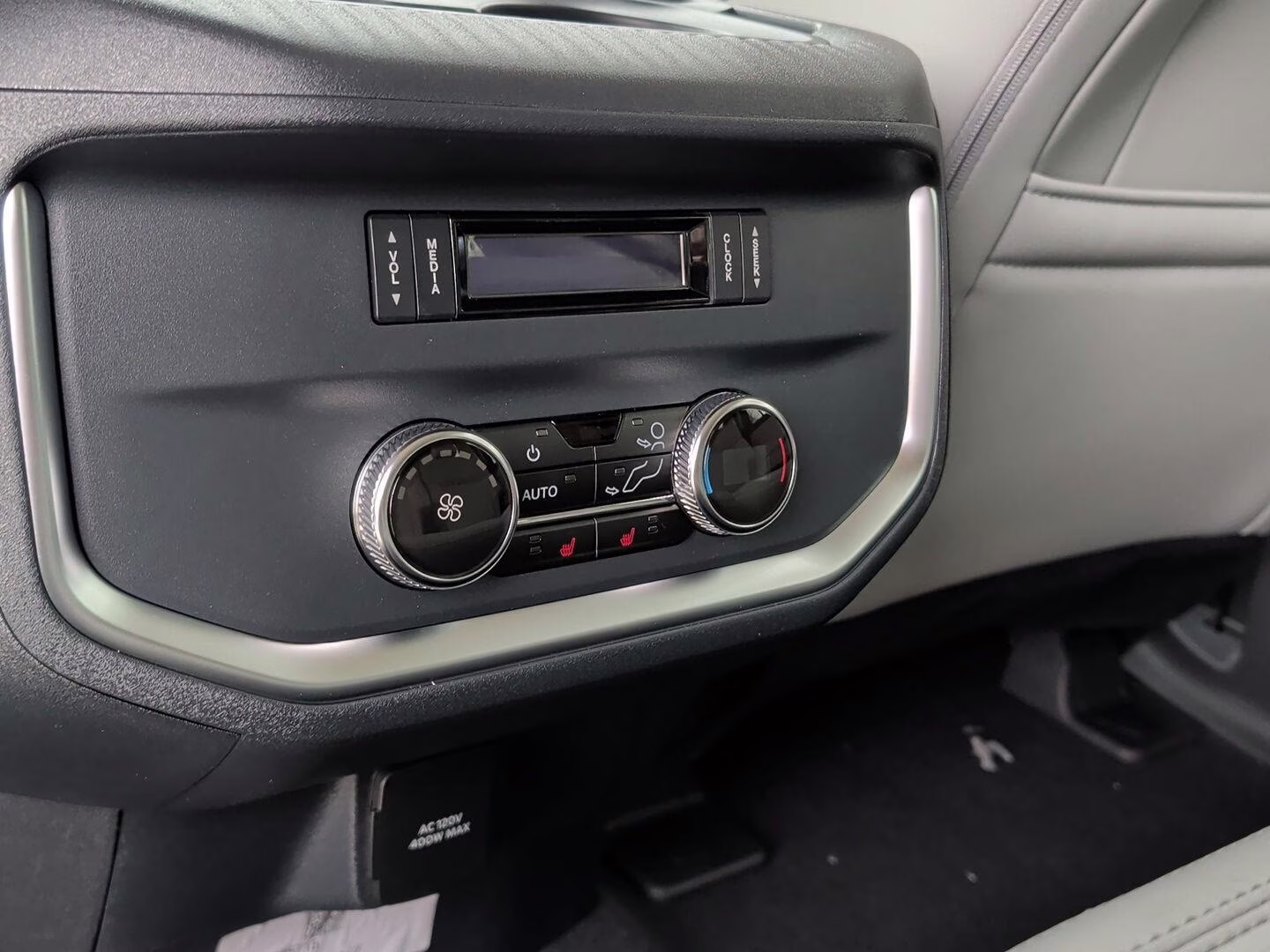 2026 Glacier Gray Metallic Tri-Coat Ford Expedition Max Platinum 4X4 SUV