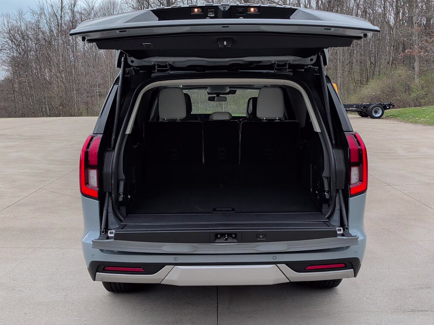 2026 Glacier Gray Metallic Tri-Coat Ford Expedition Max Platinum 4X4 SUV