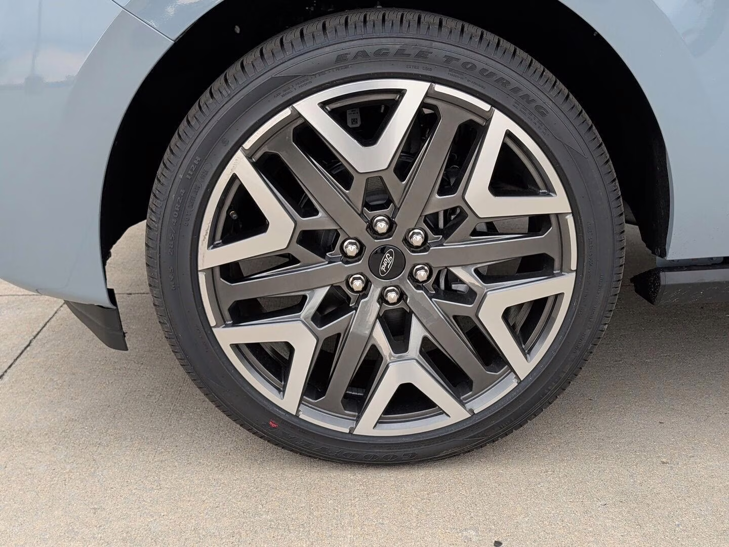 2026 Glacier Gray Metallic Tri-Coat Ford Expedition Max Platinum 4X4 SUV