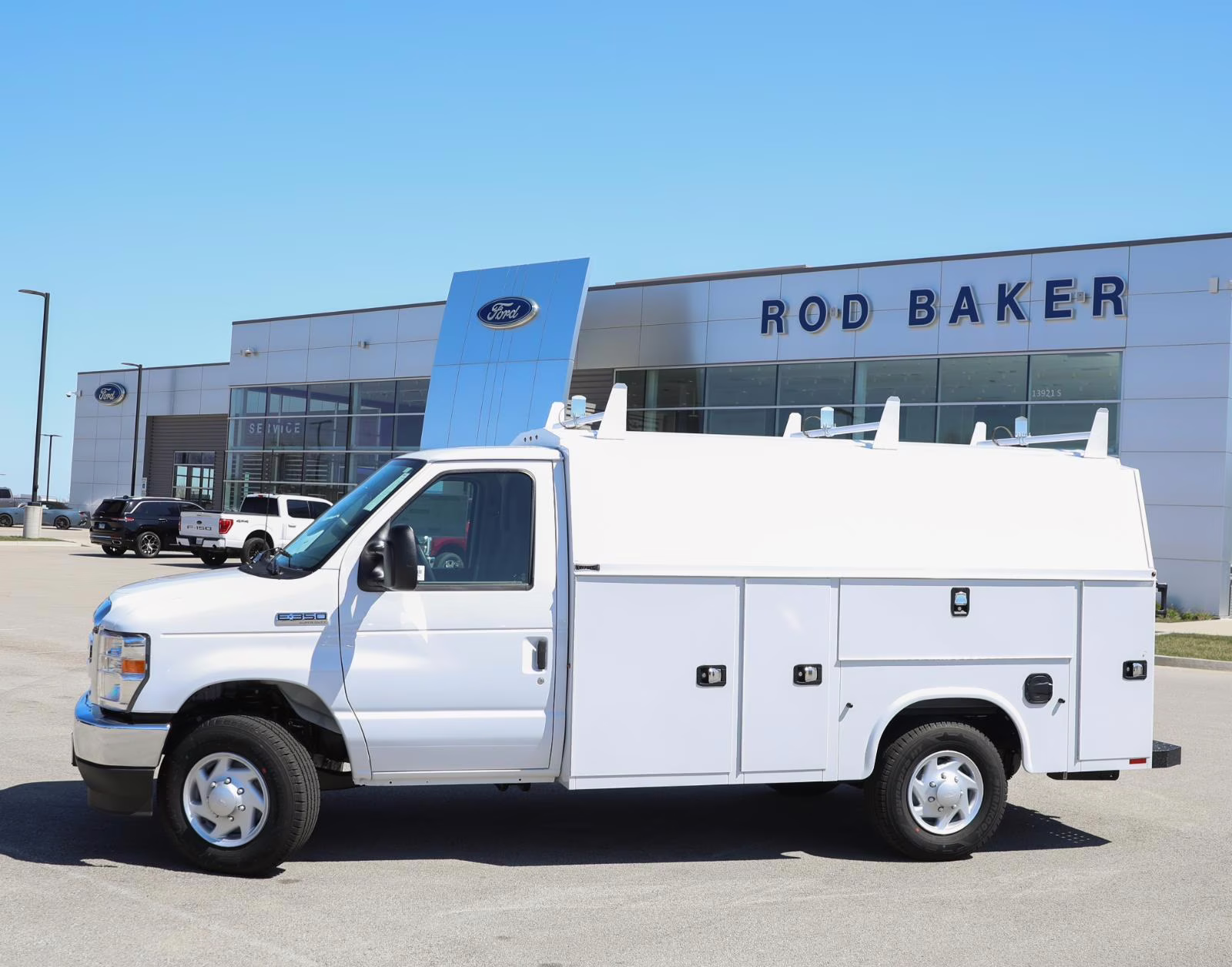 2026 Oxford White Ford E-Series Cutaway Base RWD Specialty Vehicle