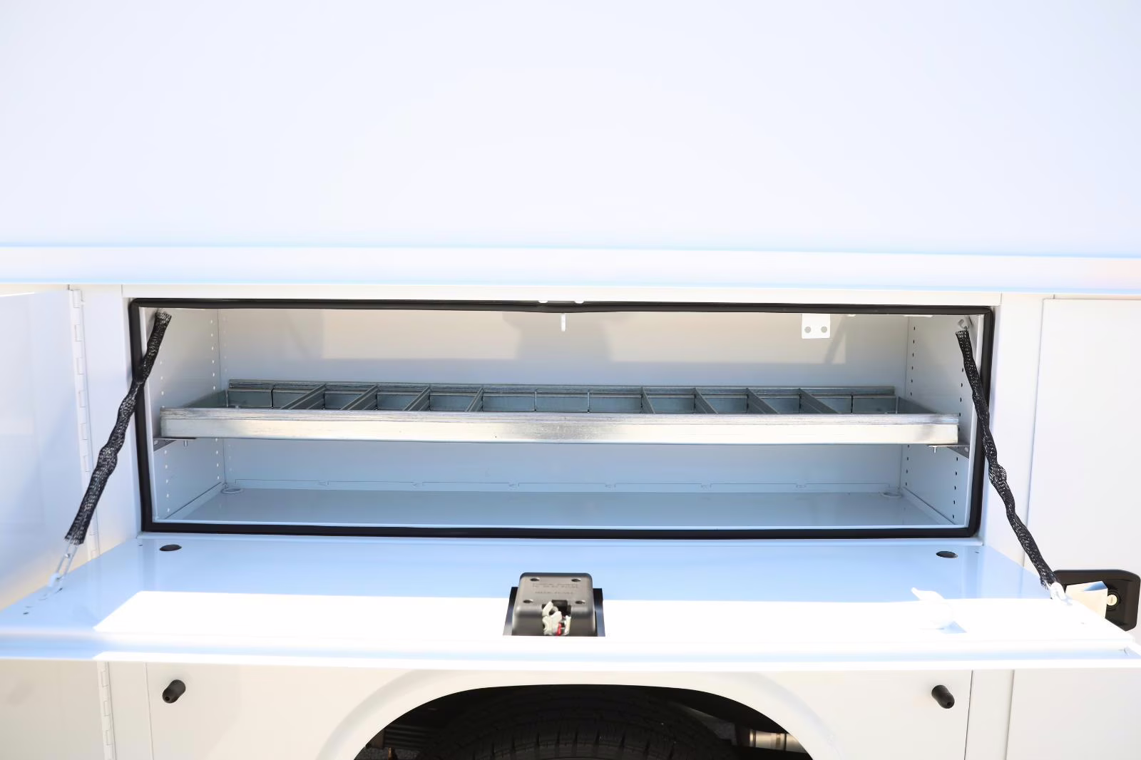 2026 Oxford White Ford E-Series Cutaway Base RWD Specialty Vehicle