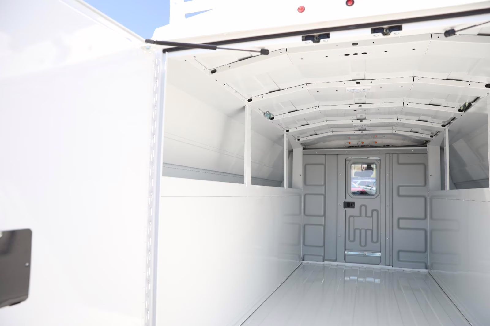 2026 Oxford White Ford E-Series Cutaway Base RWD Specialty Vehicle