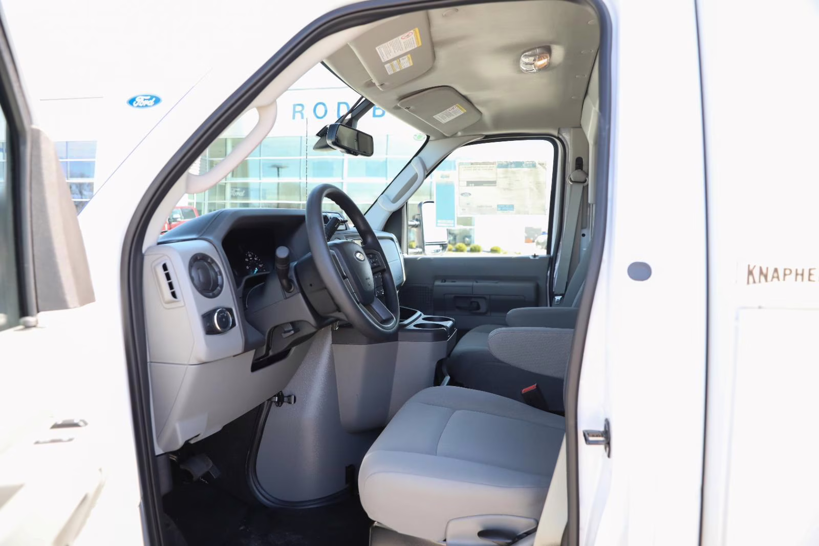 2026 Oxford White Ford E-Series Cutaway Base RWD Specialty Vehicle