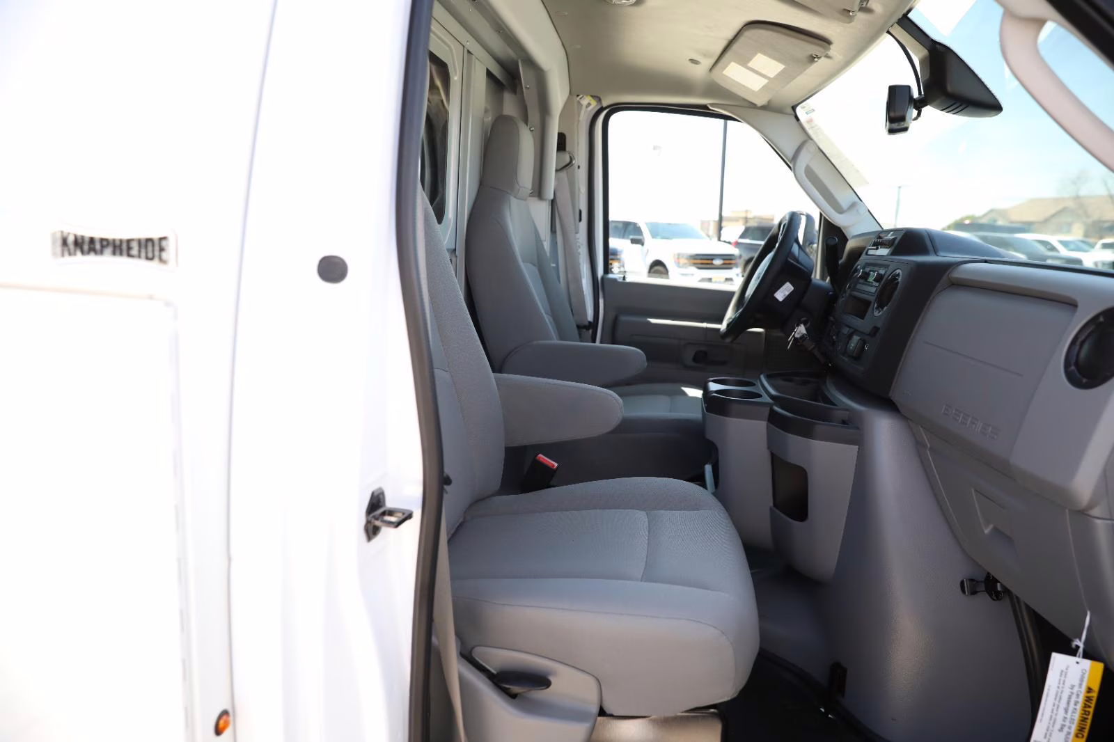 2026 Oxford White Ford E-Series Cutaway Base RWD Specialty Vehicle