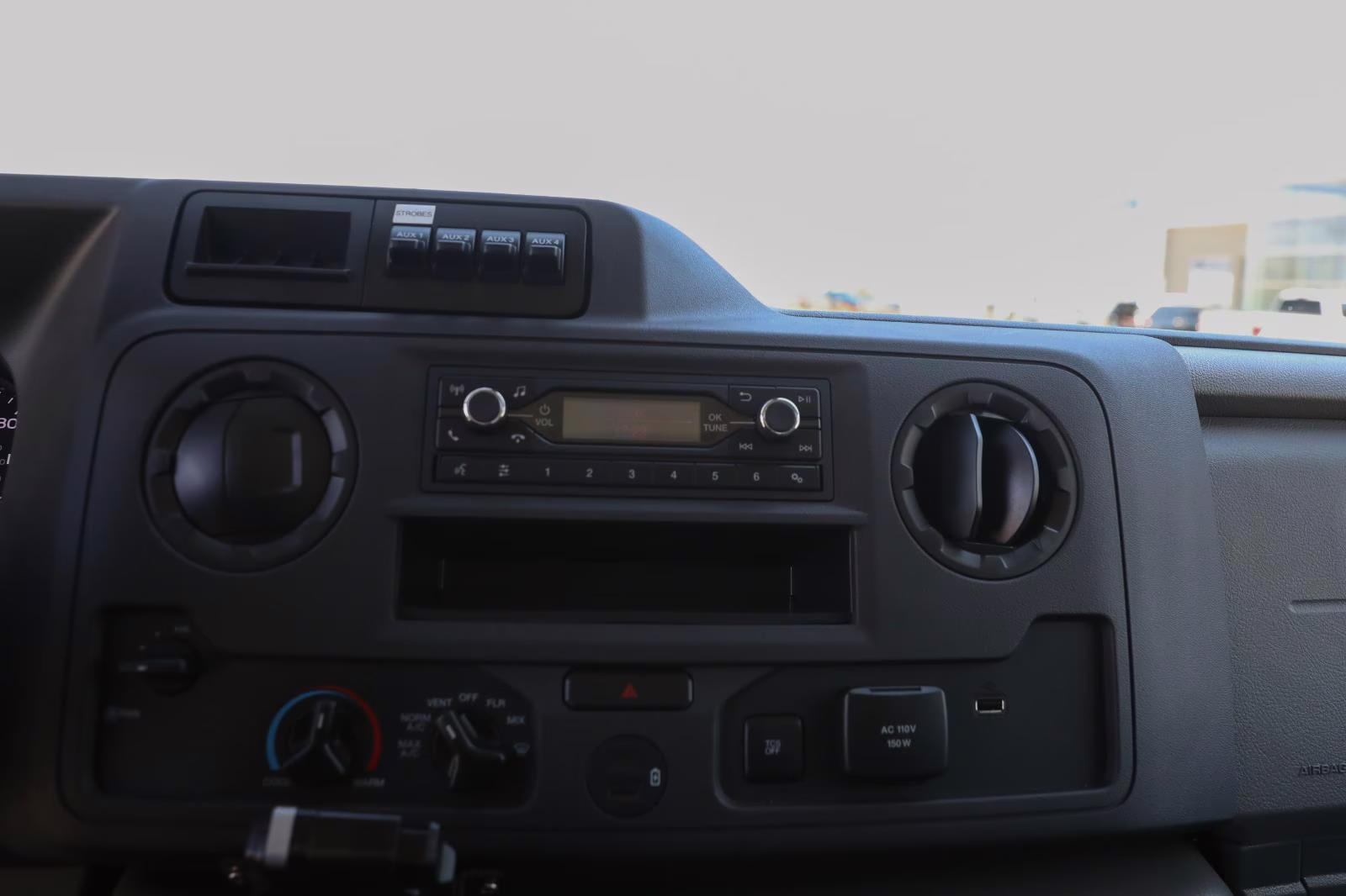 2026 Oxford White Ford E-Series Cutaway Base RWD Specialty Vehicle