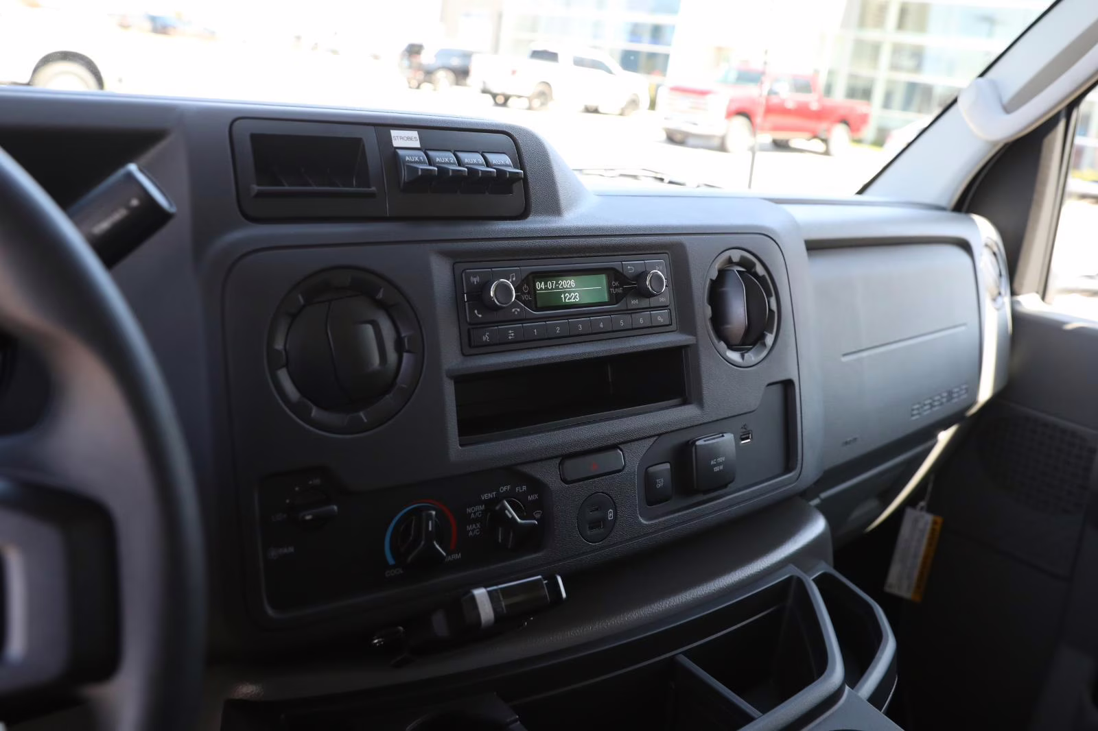 2026 Oxford White Ford E-Series Cutaway Base RWD Specialty Vehicle