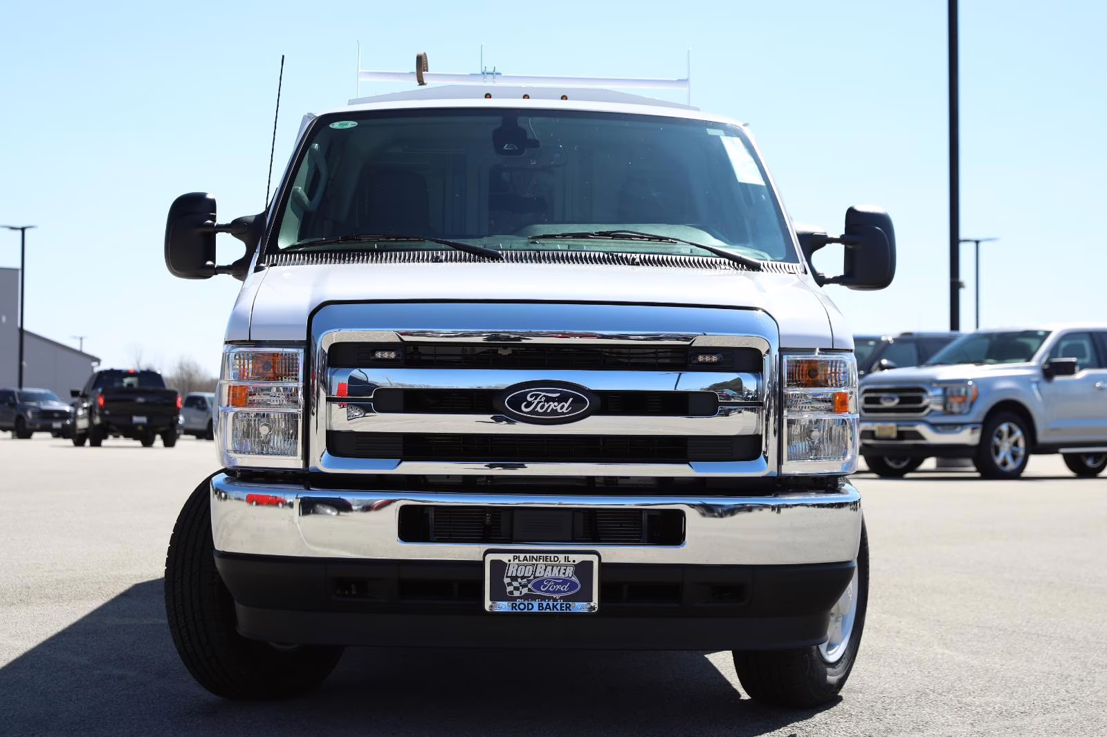 2026 Oxford White Ford E-Series Cutaway Base RWD Specialty Vehicle