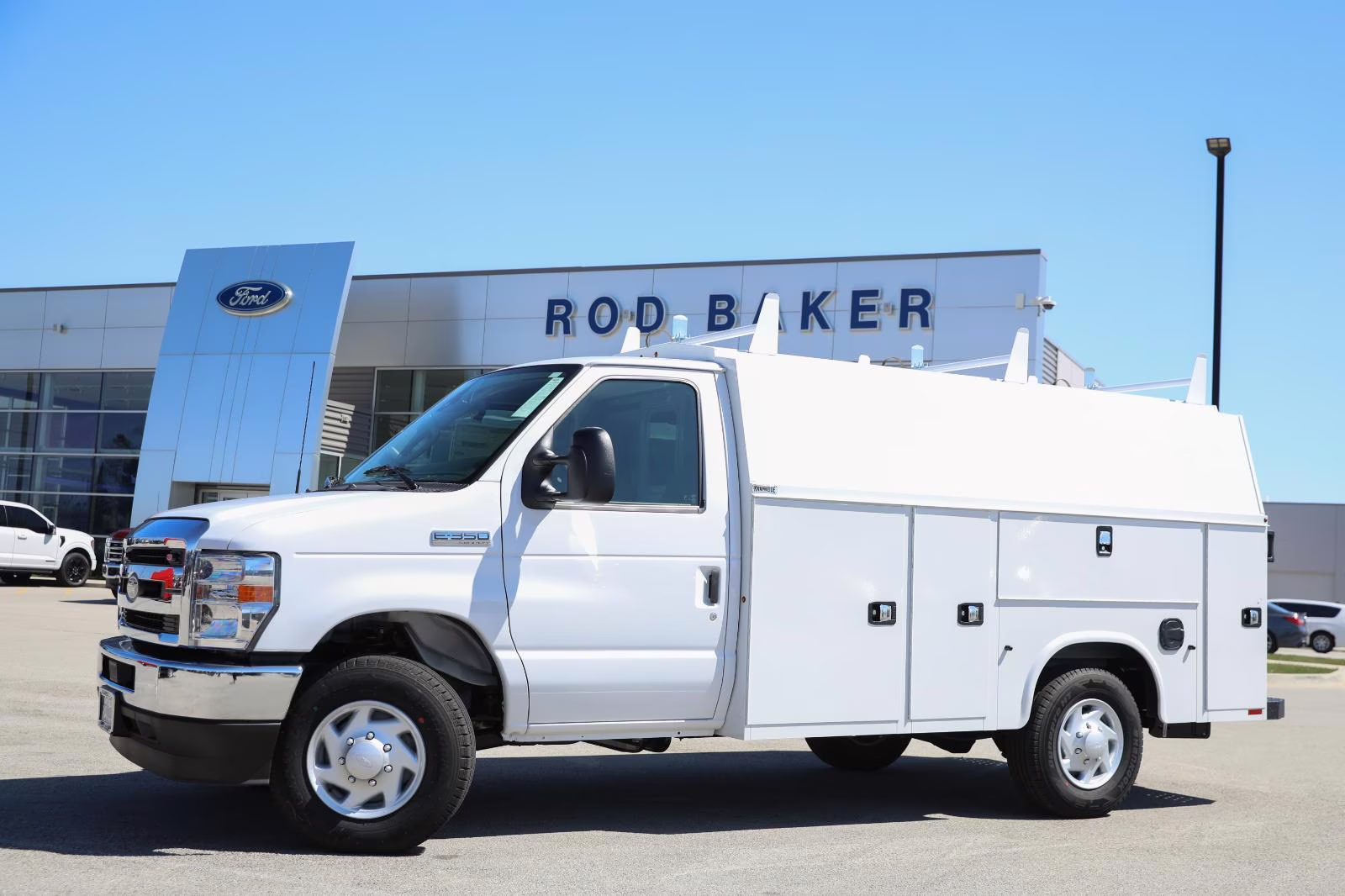 2026 Oxford White Ford E-Series Cutaway Base RWD Specialty Vehicle