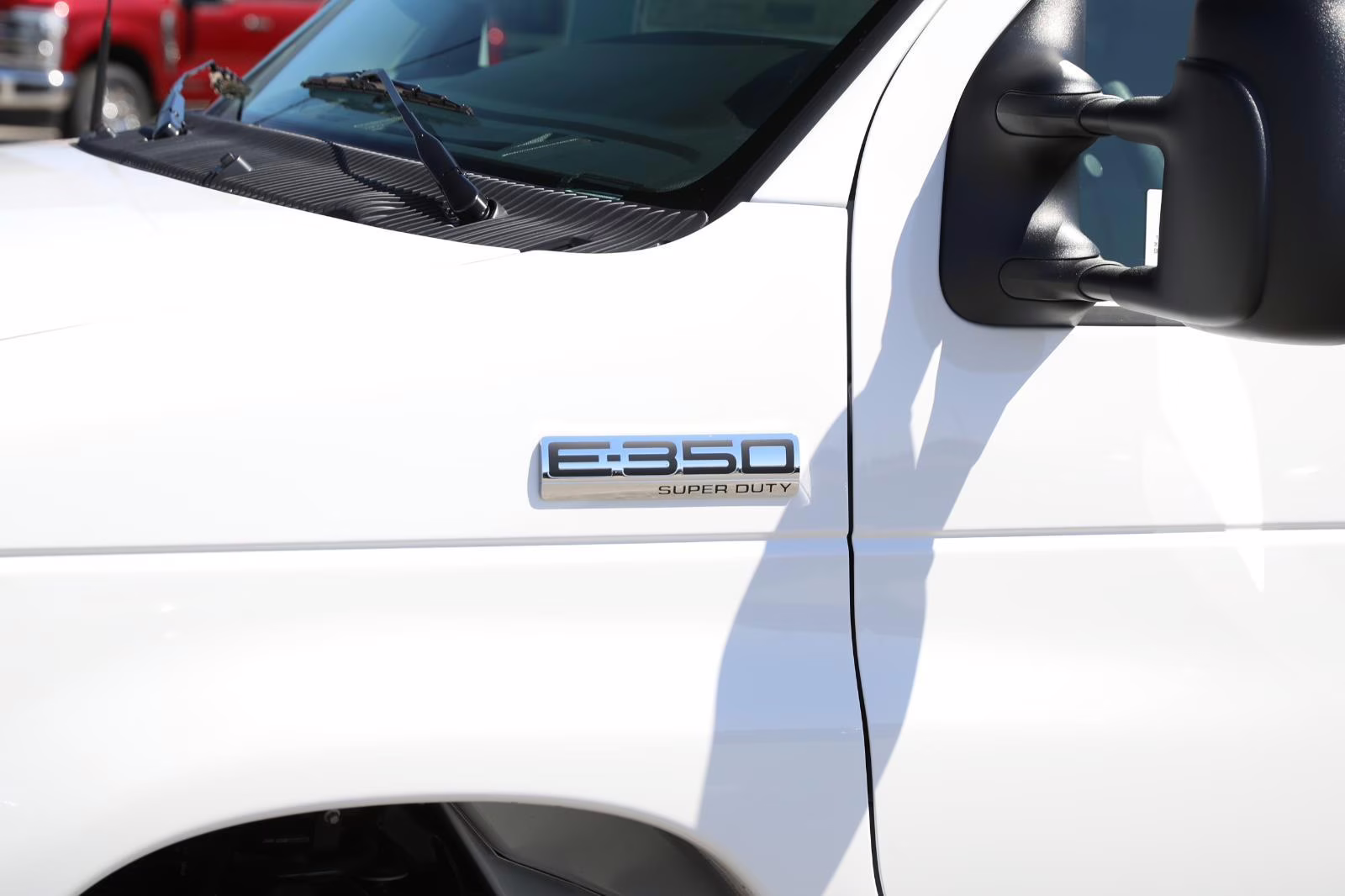 2026 Oxford White Ford E-Series Cutaway Base RWD Specialty Vehicle