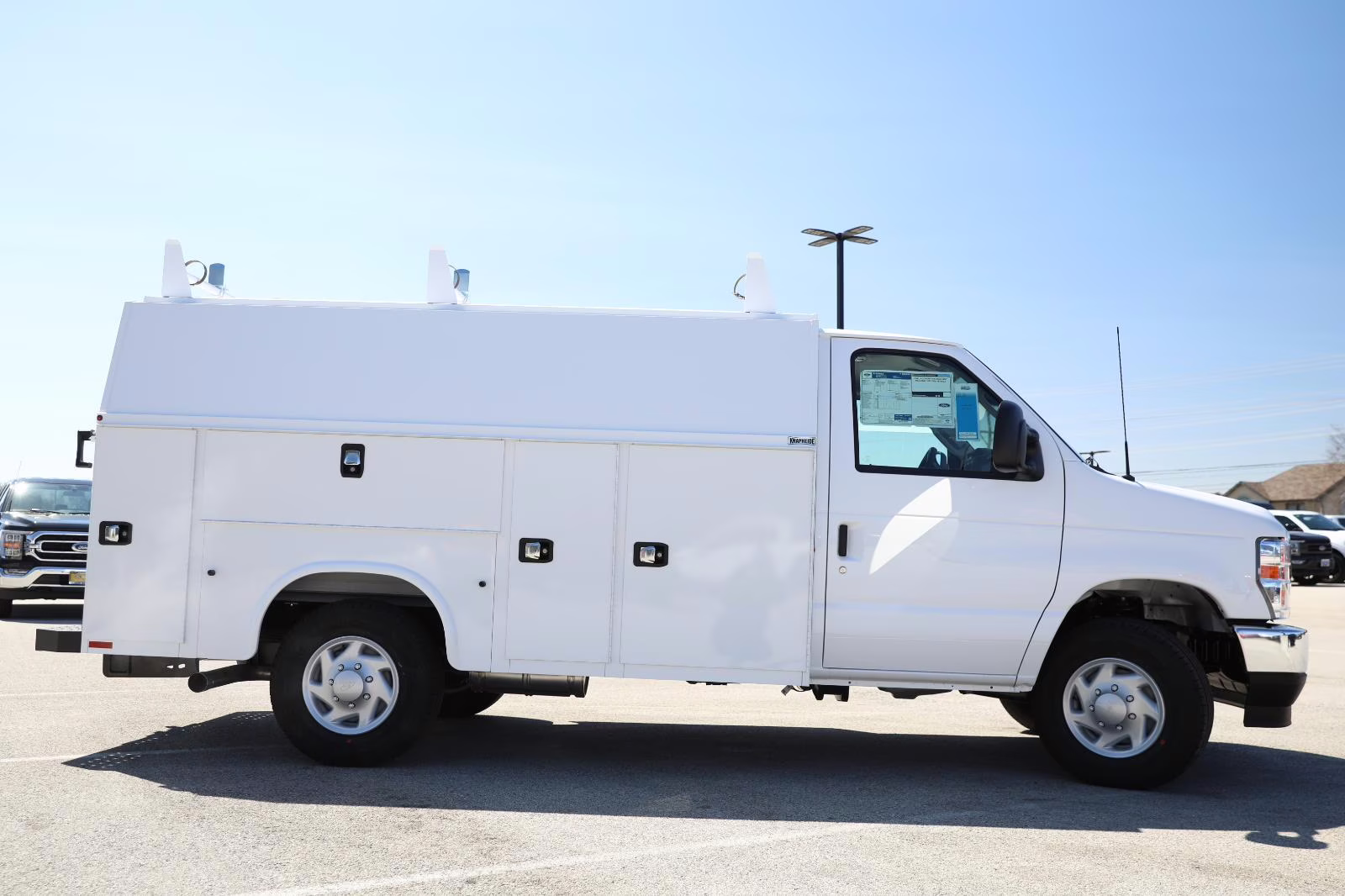 2026 Oxford White Ford E-Series Cutaway Base RWD Specialty Vehicle