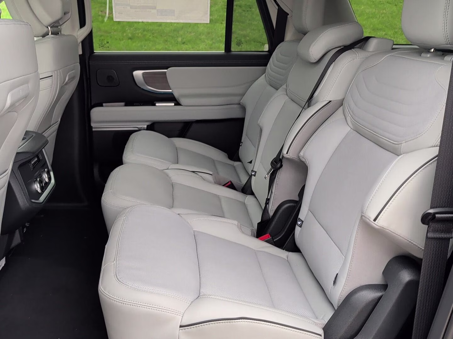 2026 Glacier Gray Metallic Tri-Coat Ford Expedition Max Platinum 4X4 SUV