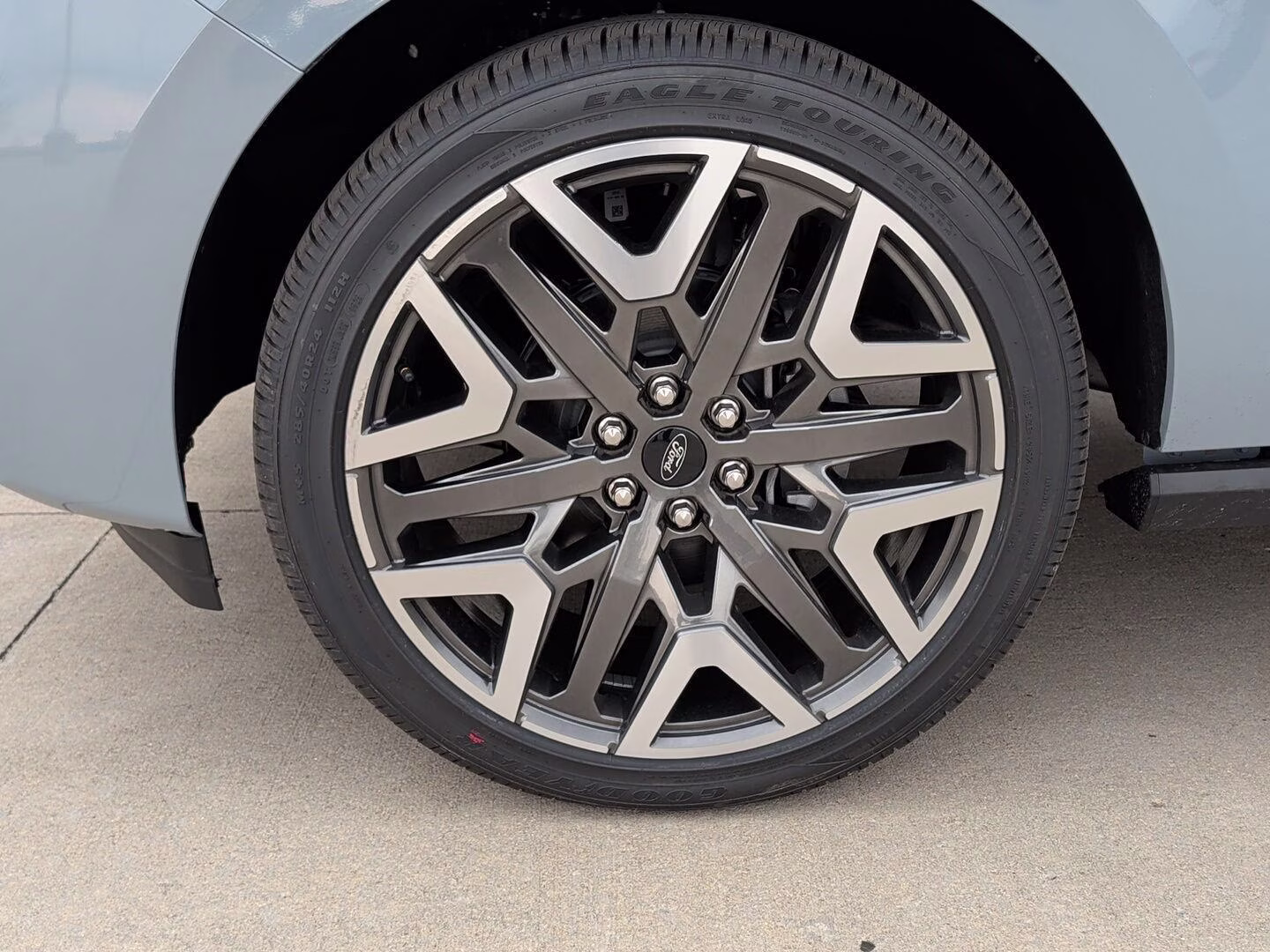 2026 Glacier Gray Metallic Tri-Coat Ford Expedition Max Platinum 4X4 SUV
