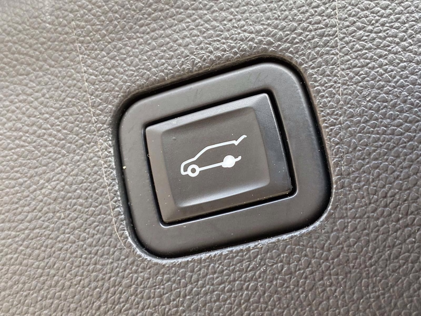 2021 White Frost Tricoat Buick Enclave Avenir AWD SUV