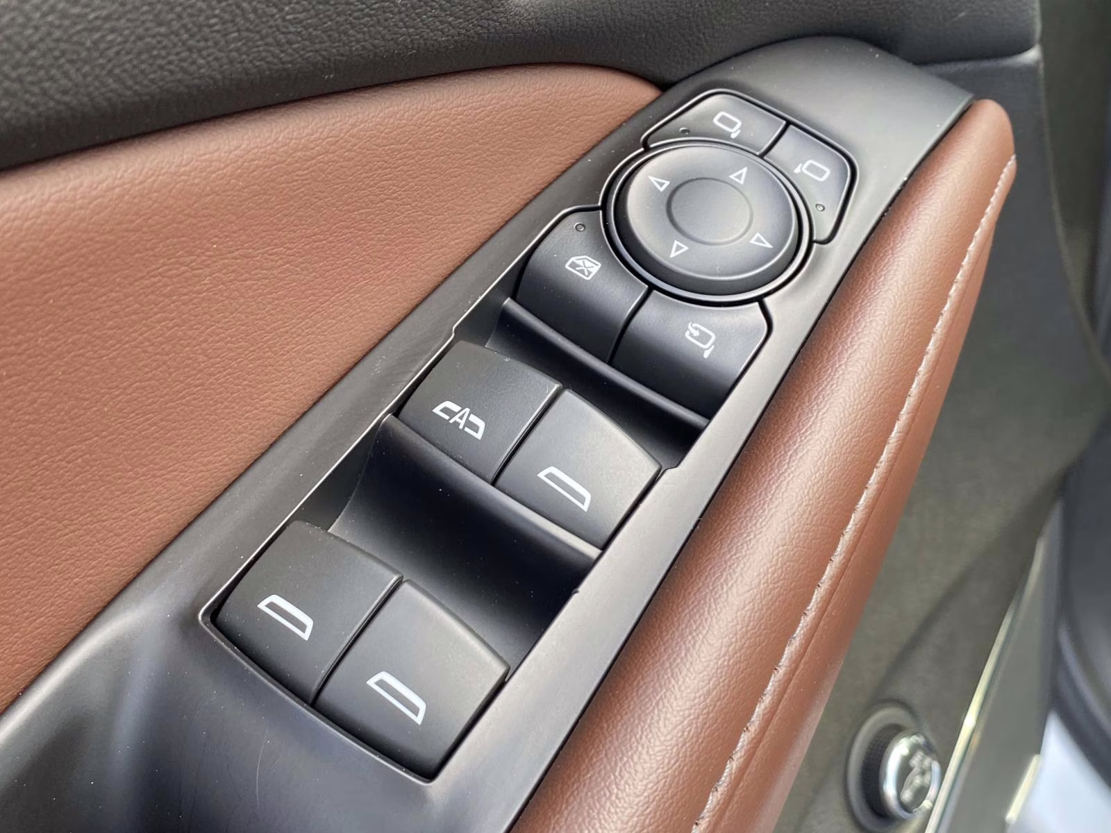 2021 White Frost Tricoat Buick Enclave Avenir AWD SUV