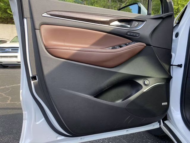 2021 White Frost Tricoat Buick Enclave Avenir AWD SUV