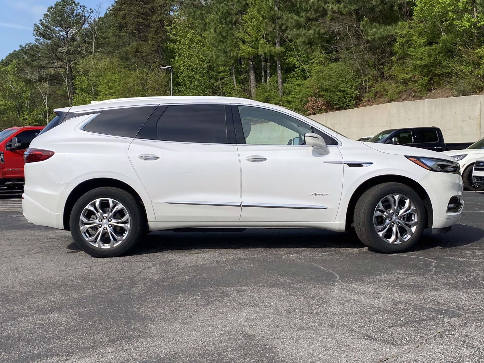 2021 White Frost Tricoat Buick Enclave Avenir AWD SUV